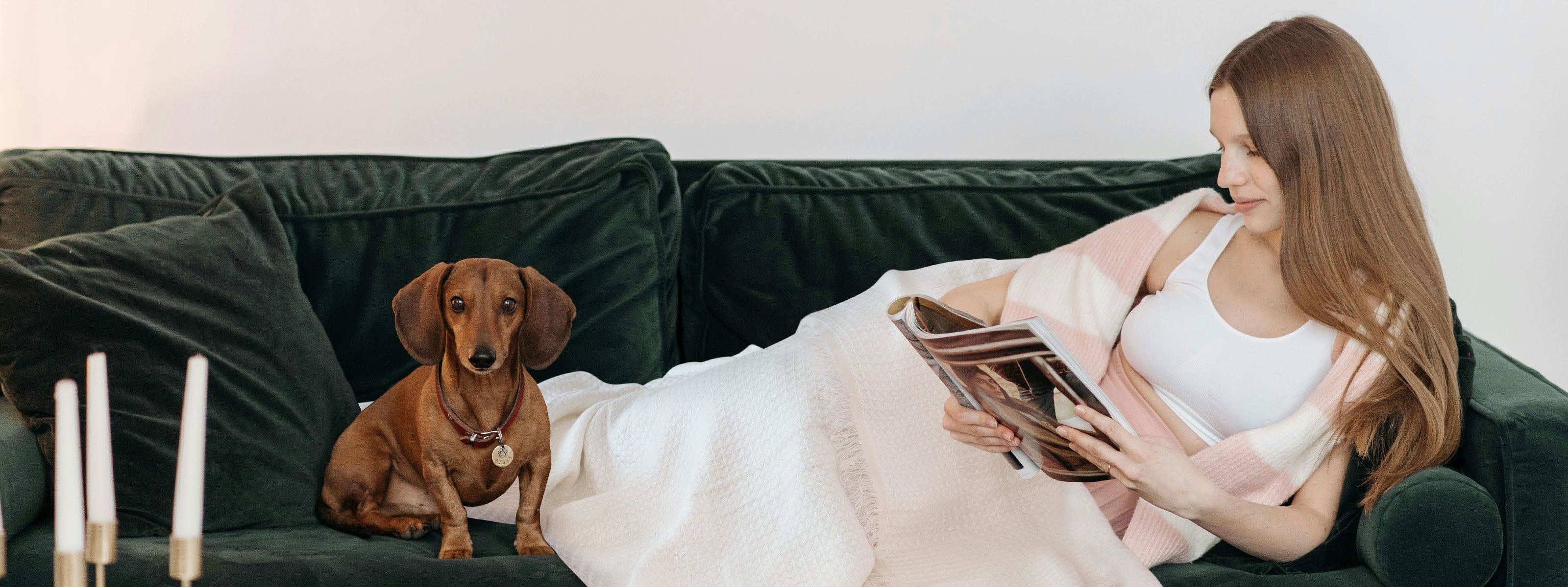 Woman lying on the sofa wearing an off-white waffle blanket