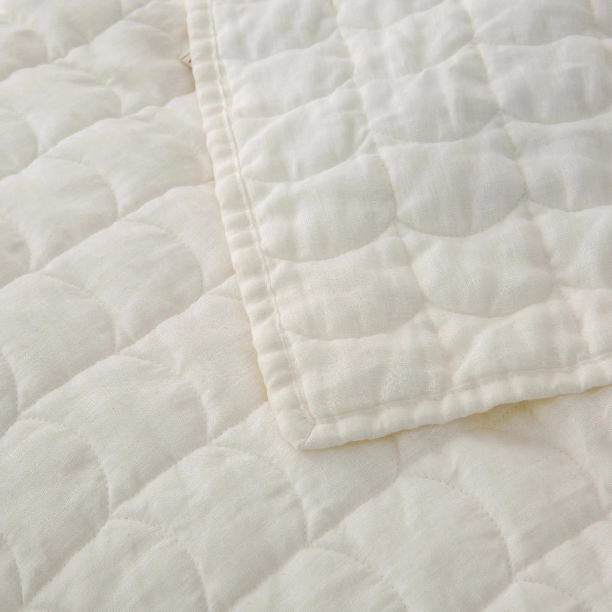 Creamy White 100% Organic Linen Quilt Set With Tile Pattern - Victory Symbol